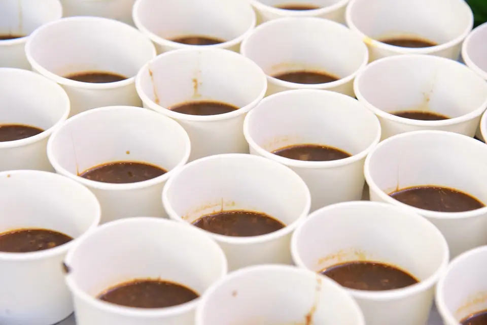 Cupping için dizilmiş fincanlar